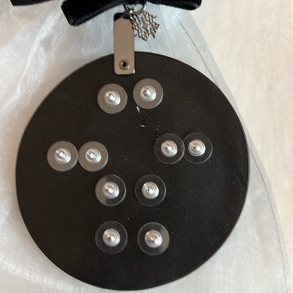 NEW White House Black Market 5 stud Earrings.Pearls& Black crystals.Elegant - Picture 3 of 7